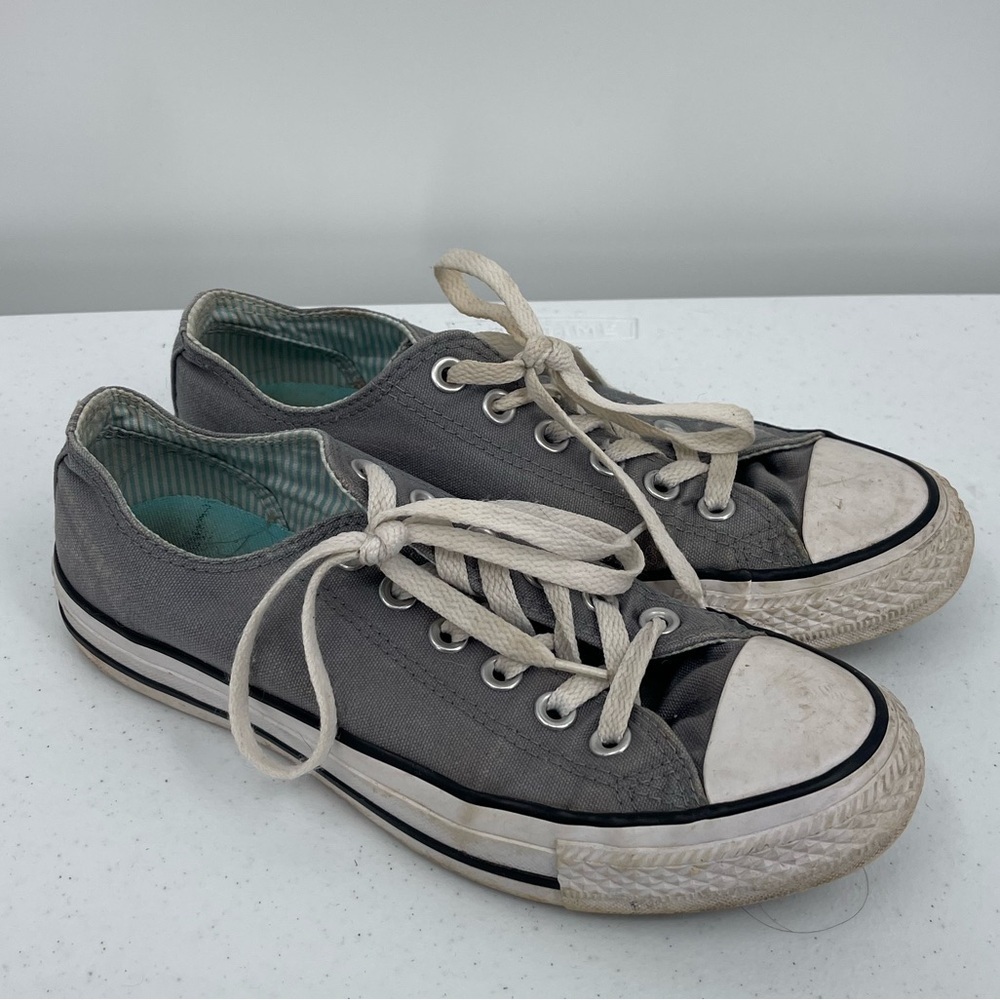 Converse gray two tongue lace up low top sneakers